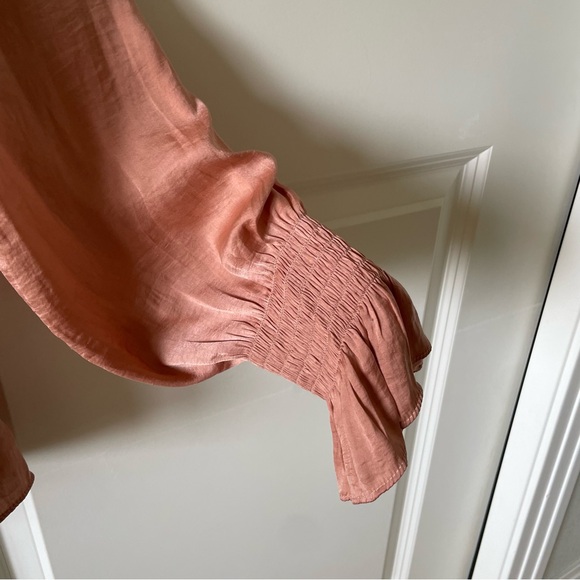 Vici Smocked Mock Neck Long Sleeve Peach Peplum Blouse Top Size Large - Picture 11 of 12